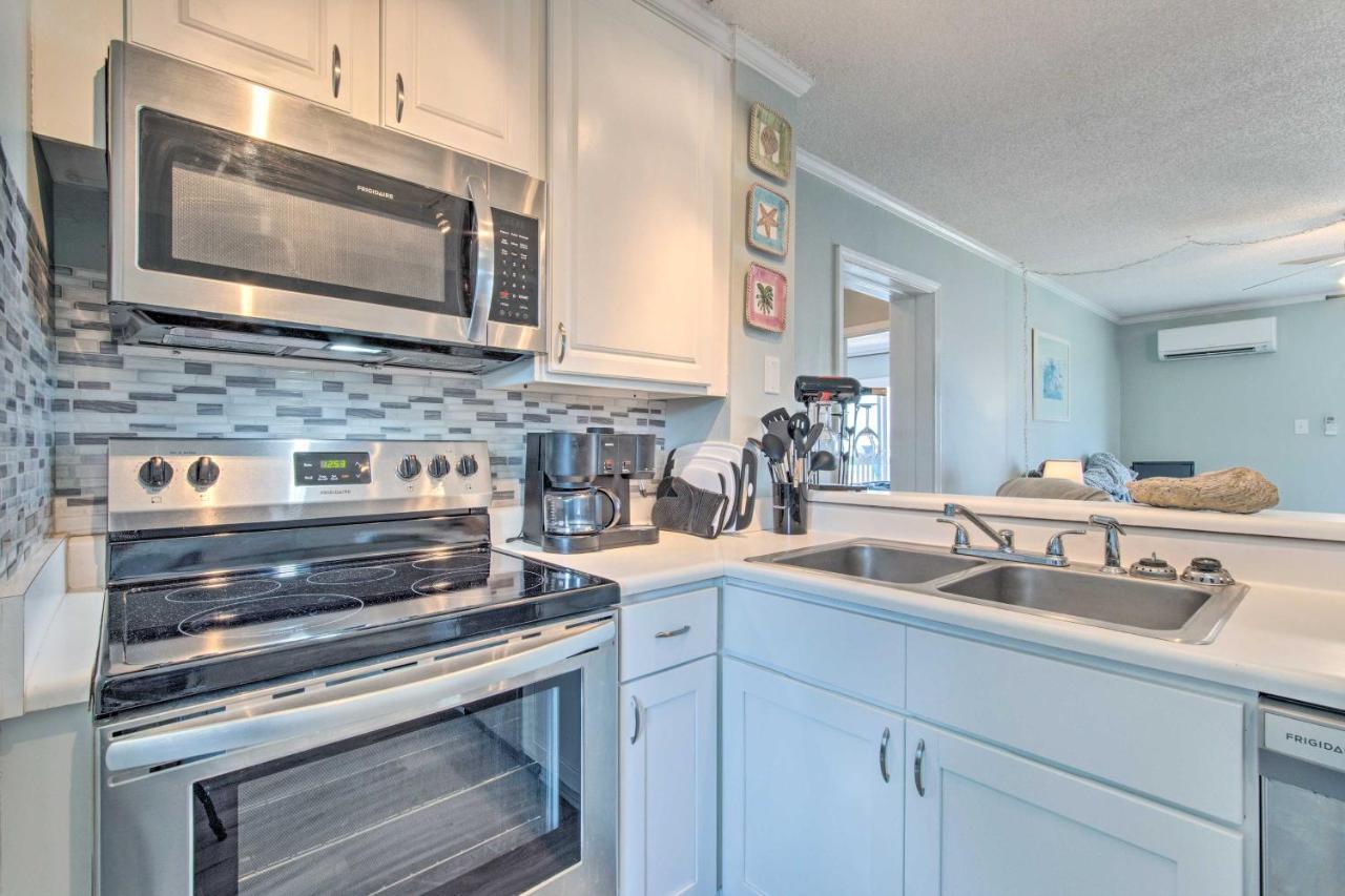 Apartmán Convenient Retreat With Balcony And Ocean Views! North Topsail Beach Exteriér fotografie